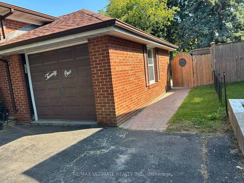 Photo 2 at 21 Benway Drive, Kipling, Toronto