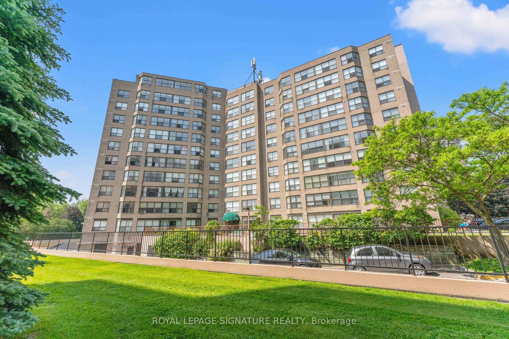 1007 - 250 Davis Drive, Central Newmarket, Newmarket photo 4