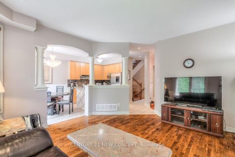 Photo 4 at 115 Ridgeway Court, Maple, Vaughan