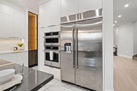 Photo 14 at 251 Kennedy Road, Cliffside, Toronto