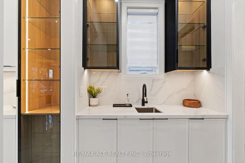 Photo 16 at 251 Kennedy Road, Cliffside, Toronto