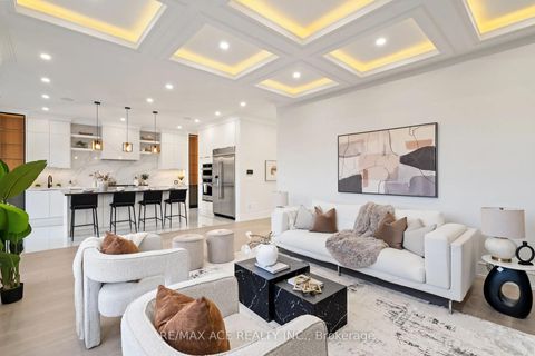Photo 18 at 251 Kennedy Road, Cliffside, Toronto