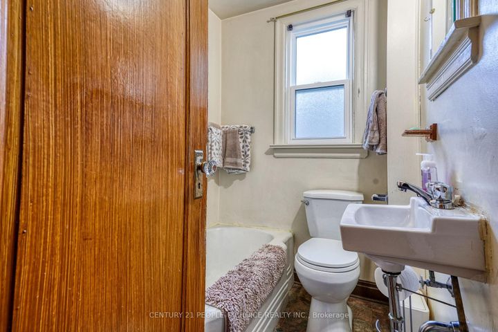 Photo 8 at 365 Division Street, O'Neill, Oshawa