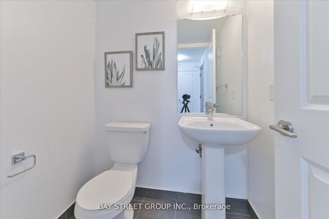 Photo 10 at 306 - 372 7 Highway E, Doncrest, Richmond Hill