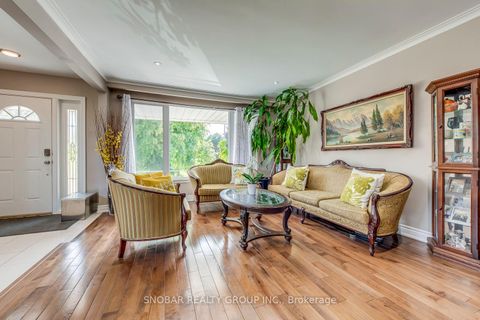 Photo 2 at 5 Earldown Drive, Richview, Toronto