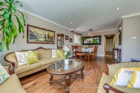 Photo 3 at 5 Earldown Drive, Richview, Toronto