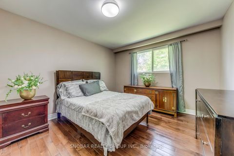 Photo 12 at 5 Earldown Drive, Richview, Toronto