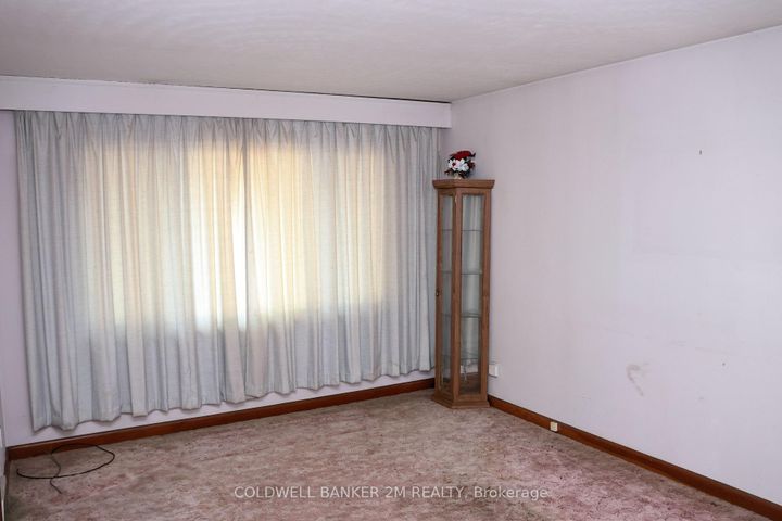 Photo 1 at 90 Cromwell Avenue, Vanier, Oshawa