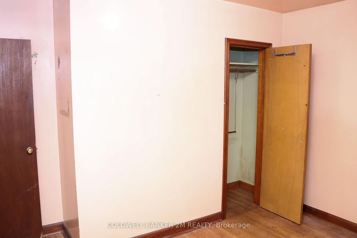 Photo 4 at 90 Cromwell Avenue, Vanier, Oshawa