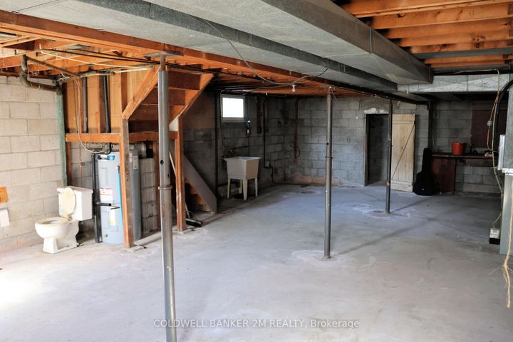 Photo 6 at 90 Cromwell Avenue, Vanier, Oshawa