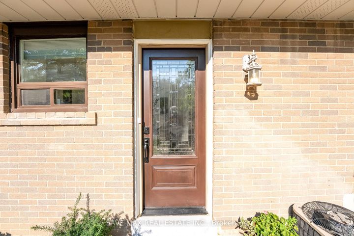 Photo 2 at 93 Archdekin Drive, Queen Street Corridor, Brampton