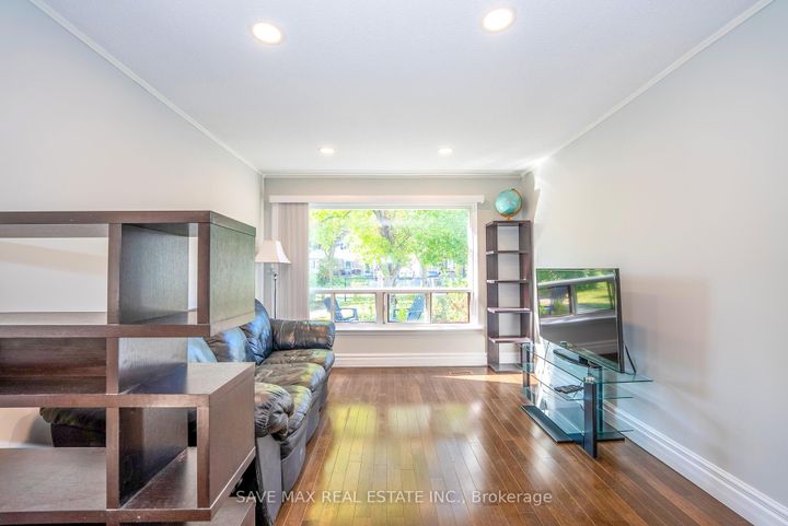 Photo 8 at 93 Archdekin Drive, Queen Street Corridor, Brampton