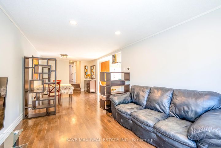 Photo 9 at 93 Archdekin Drive, Queen Street Corridor, Brampton