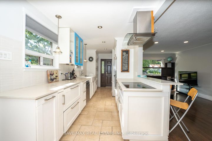 Photo 13 at 93 Archdekin Drive, Queen Street Corridor, Brampton