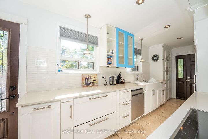 Photo 14 at 93 Archdekin Drive, Queen Street Corridor, Brampton