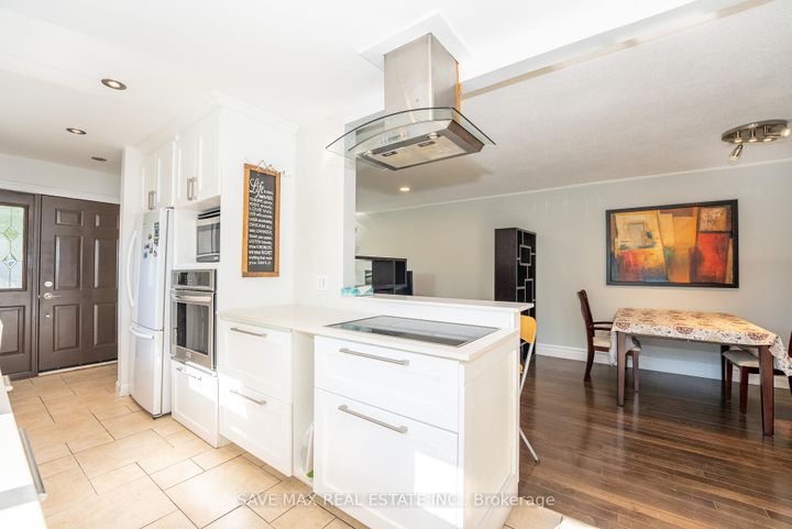 Photo 15 at 93 Archdekin Drive, Queen Street Corridor, Brampton