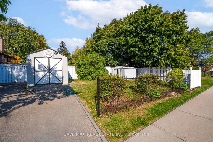 Photo 39 at 93 Archdekin Drive, Queen Street Corridor, Brampton