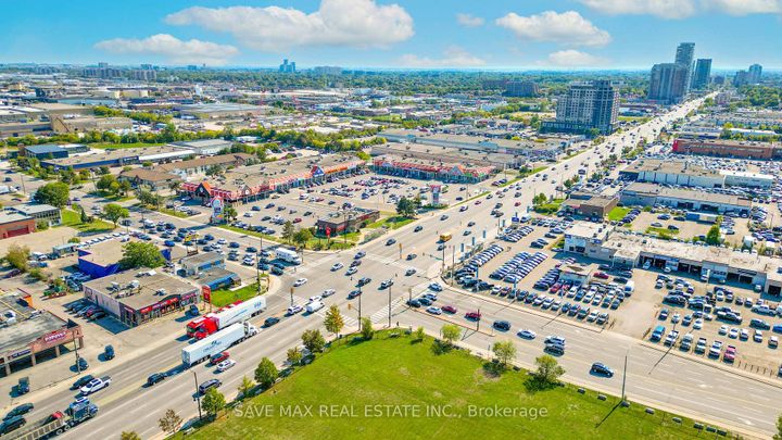 Photo 48 at 93 Archdekin Drive, Queen Street Corridor, Brampton