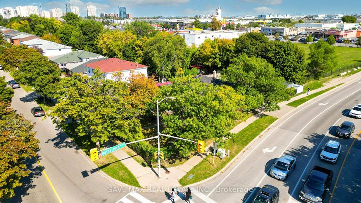 Photo 49 at 93 Archdekin Drive, Queen Street Corridor, Brampton