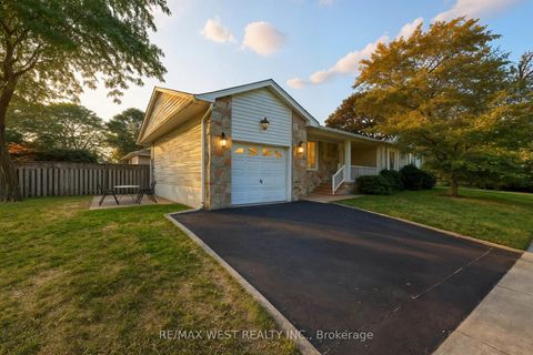 Photo 2 at 204 Jeffcoat Drive, Clairville, Toronto