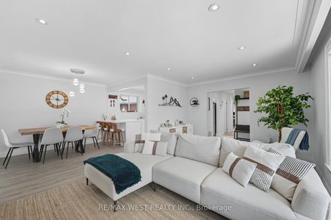 Photo 3 at 204 Jeffcoat Drive, Clairville, Toronto