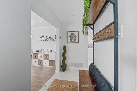 Photo 20 at 204 Jeffcoat Drive, Clairville, Toronto