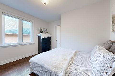 Photo 19 at 160B Finch Avenue E, Willowdale East, Toronto