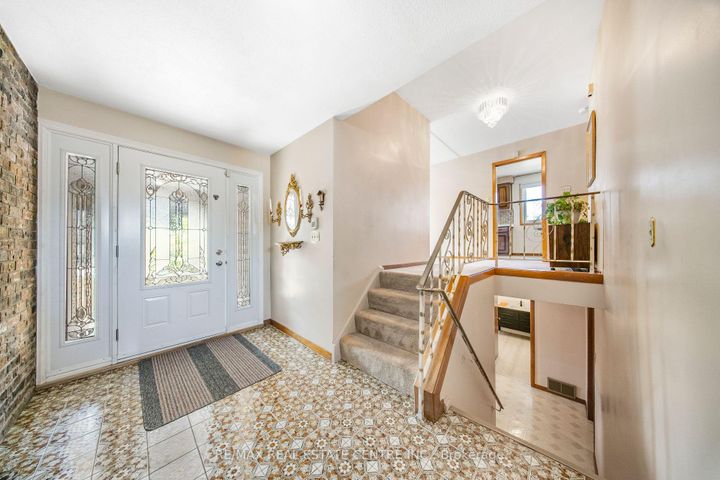 Photo 4 at 103 Forest Hill Crescent, Red Hill, Hamilton