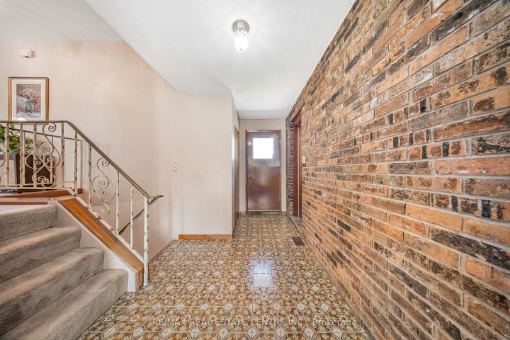 Photo 5 at 103 Forest Hill Crescent, Red Hill, Hamilton