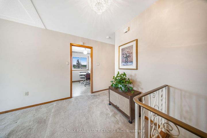 Photo 6 at 103 Forest Hill Crescent, Red Hill, Hamilton