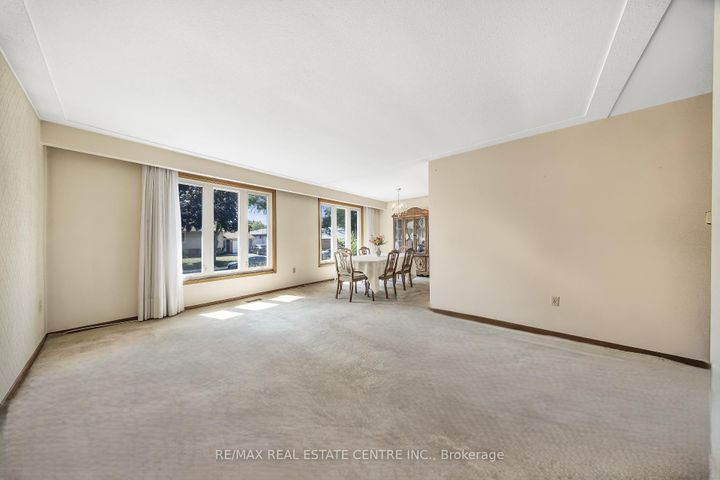 Photo 7 at 103 Forest Hill Crescent, Red Hill, Hamilton