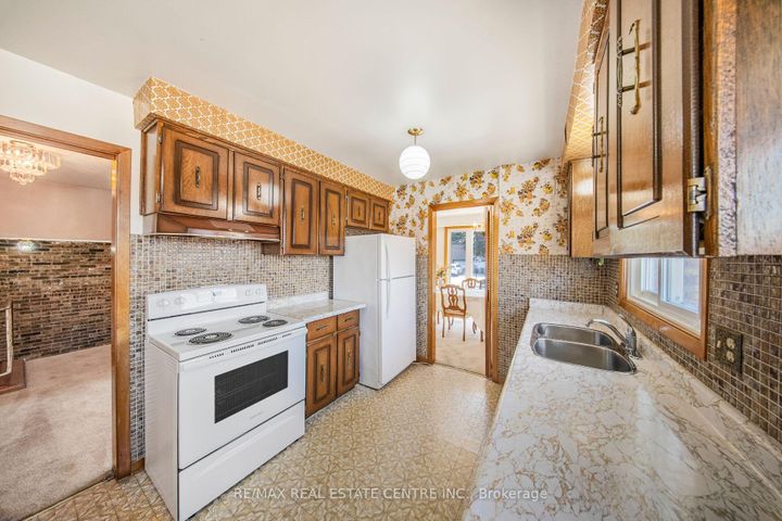 Photo 9 at 103 Forest Hill Crescent, Red Hill, Hamilton
