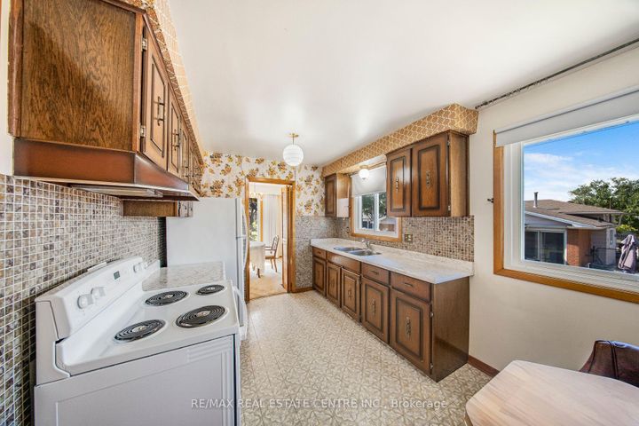 Photo 10 at 103 Forest Hill Crescent, Red Hill, Hamilton