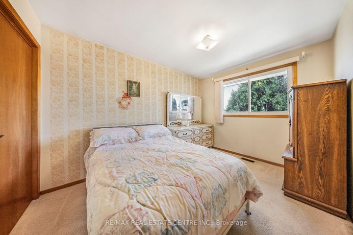 Photo 14 at 103 Forest Hill Crescent, Red Hill, Hamilton