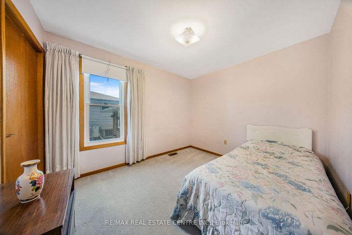 Photo 16 at 103 Forest Hill Crescent, Red Hill, Hamilton