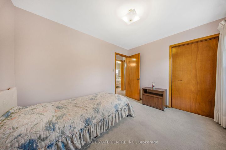 Photo 17 at 103 Forest Hill Crescent, Red Hill, Hamilton
