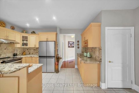 Photo 8 at 1 Vitlor Drive, Oak Ridges, Richmond Hill