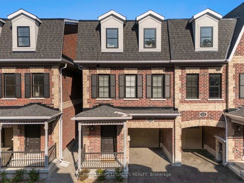 Photo 1 at 17 Kennisis Way, Maple, Vaughan