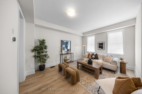 Photo 5 at 17 Kennisis Way, Maple, Vaughan