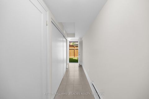 Photo 7 at 17 Kennisis Way, Maple, Vaughan