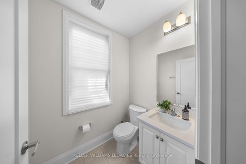Photo 10 at 17 Kennisis Way, Maple, Vaughan