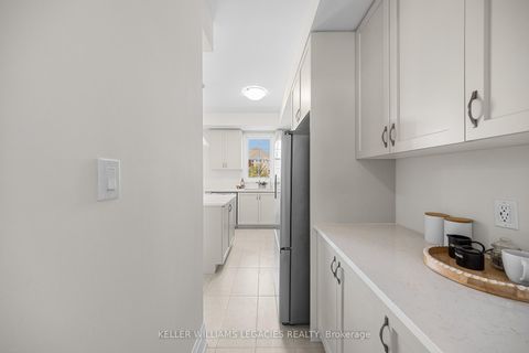 Photo 11 at 17 Kennisis Way, Maple, Vaughan