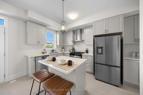 Photo 15 at 17 Kennisis Way, Maple, Vaughan