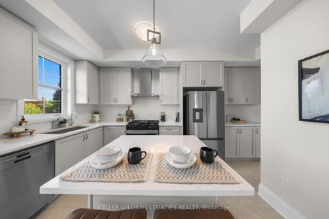 Photo 16 at 17 Kennisis Way, Maple, Vaughan