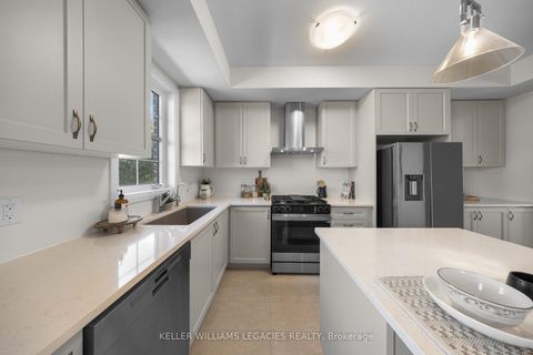 Photo 17 at 17 Kennisis Way, Maple, Vaughan
