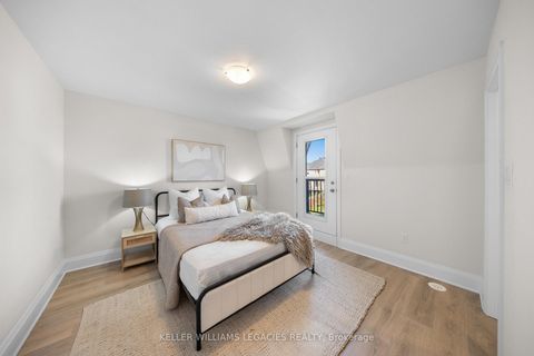 Photo 22 at 17 Kennisis Way, Maple, Vaughan