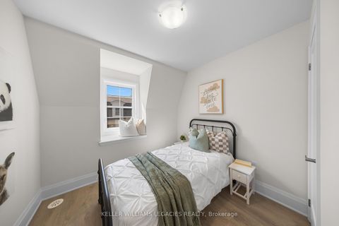 Photo 30 at 17 Kennisis Way, Maple, Vaughan