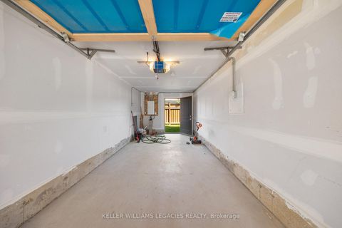 Photo 31 at 17 Kennisis Way, Maple, Vaughan