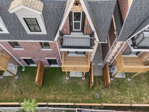 Photo 33 at 17 Kennisis Way, Maple, Vaughan