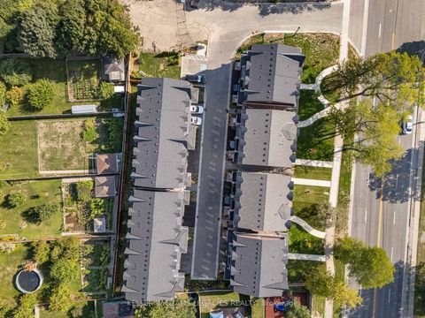 Photo 36 at 17 Kennisis Way, Maple, Vaughan